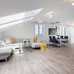 Luxusni Blonde Farm Slavetin