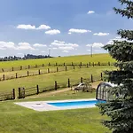 Luxusni Blonde Farm Apartment Slavetin