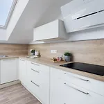 Luxusni Blonde Farm Apartment Slavetin