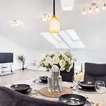 Luxusni Blonde Farm Apartment Slavetin