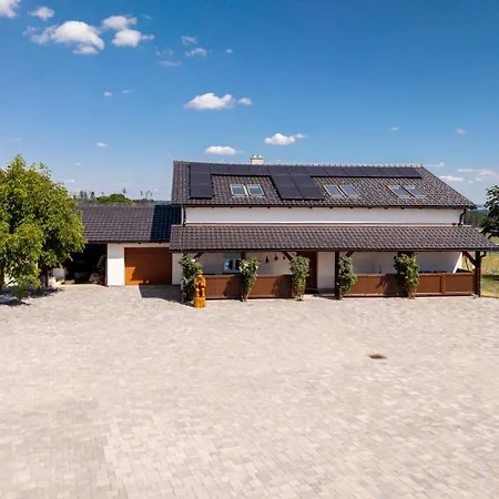 Luxusni Blonde Farm