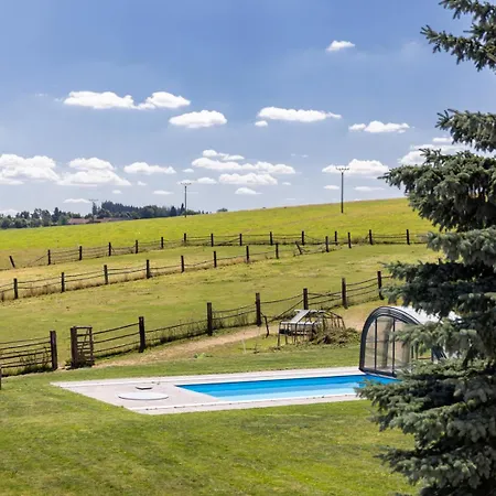 Luxusni Blonde Farm Apartment Slavetin