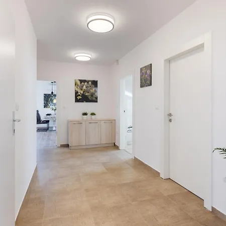 Luxusni Blonde Farm Apartment *